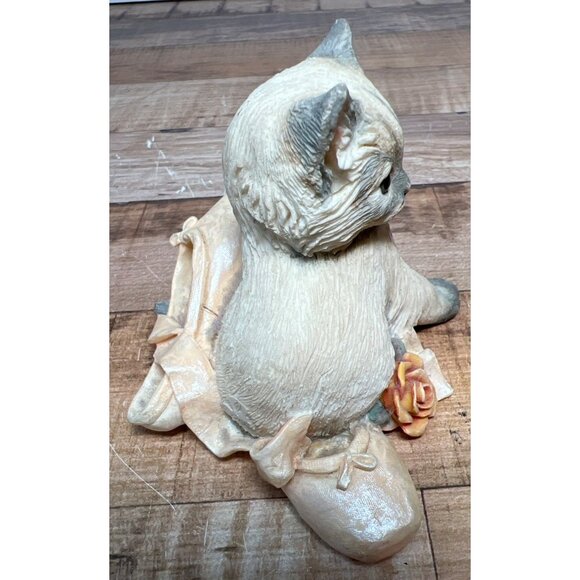Adorable Kitten Figurine Sitting With Ballet Slipper & Rose Home Decor Collectib - Picture 2 of 4